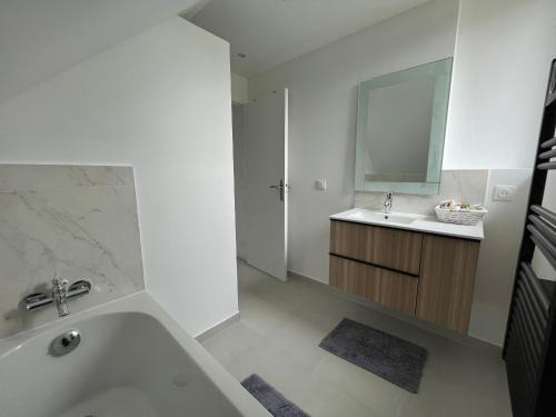 Garancieres Apartment | Cozy Appart for 4, Perfect Space for Family Getaways