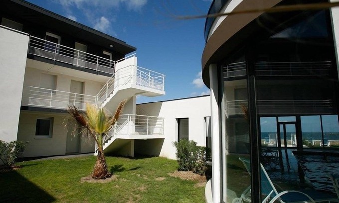 Plougasnou Condo | Budget-Friendly Apartment 300m from Beach with Pool