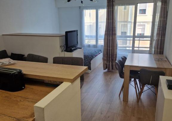 Aix-les-Bains City Center Apartment | Budget-Friendly Appart Aix: Ideal for Families & Guests