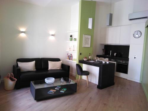 Mazarin Quarter Apartment | Scenic Appart Aix Mazarin with Oceanfront Views