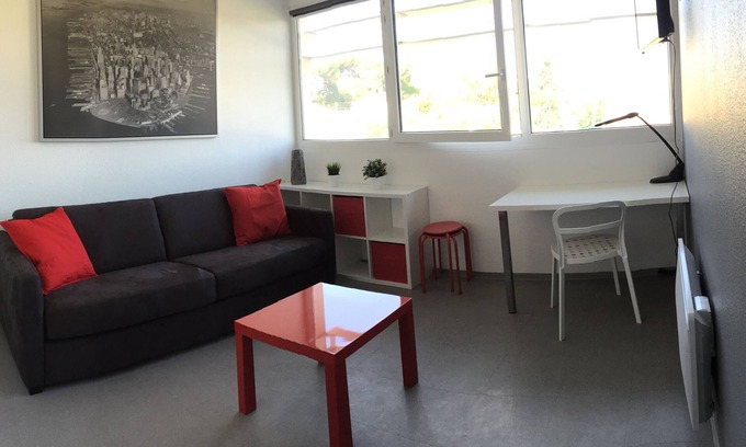 Les Cevennes Apartment | Discover Appart'Arceaux Montpellier with Pool and Ocean View