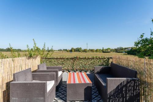 Manduel Apartment | Pet-Friendly Retreat at Aux portes de la Camargue, Rated 9.2