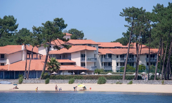 Soustons Condo | Scenic Apartment with Park View & Pool Access Awaits You