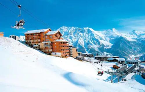 Orcieres-Merlette Apartment | Cozy Apartment at the Foot of Slopes with Pool & Spa