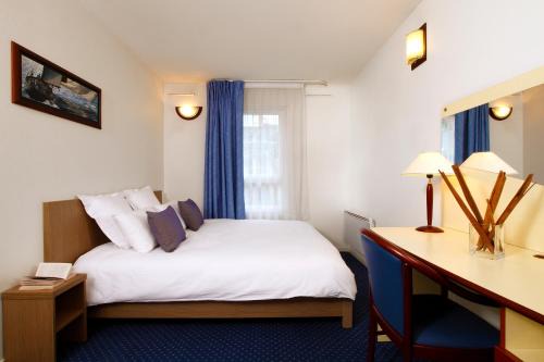 Blatin Apartment | Convenient Appart'City Classic Clermont Ferrand Centre Stay