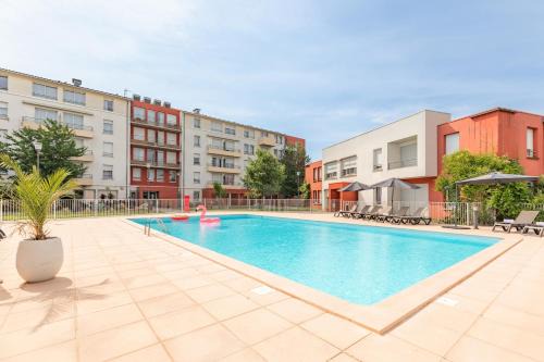 Cornebarrieu Apartment | Pet-Friendly Appart'City Confort Toulouse with Pool & Breakfast
