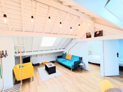 Guerande Apartment | Charming Apartment Near Ramparts with Terrace & Hot Tub