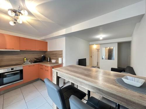 Olivet Apartment | Comfortable 2-Bedroom Appart du Bourg in Olivet Centre