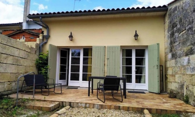 Petit-Palais-et-Cornemps Apartment | Cozy T2 Apartment with Garden and Pet-Friendly Amenities