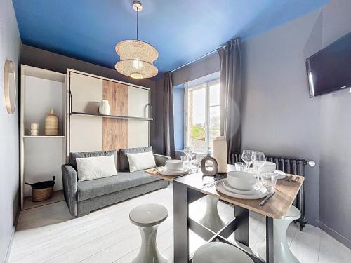 Saint-Jean-le-Thomas Hotel | Pet-Friendly Escape at Hotel Des Bains with Ocean Views