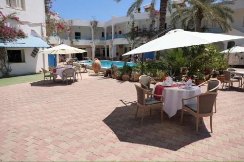 Playa Sidi Mehrez Apartment | Relax at Appart Hotel Rodes with Oceanfront Amenities