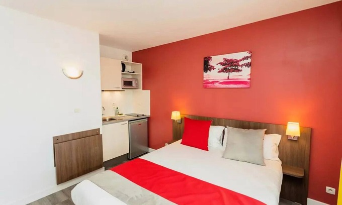 Clemenceau Apartment | Business Studio at Appart'Hotel Sea & Golf City Perpignan