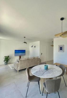 Lunel-Viel Apartment | Guest Rated 10/10: APPART'ICI - Numéro 3 Family Retreat