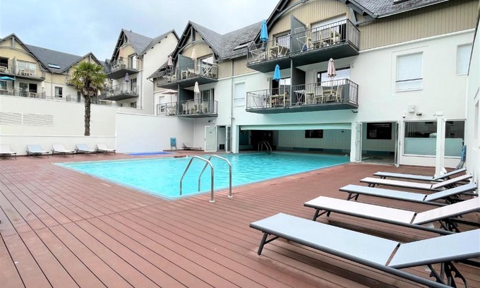 Benodet Apartment | Premier Appart Le Transat Bénodet with Oceanfront Amenities