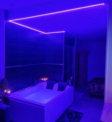 Sens Apartment | Relax at Appart Spa 89 - Rated 8.6 with Hot Tub Access