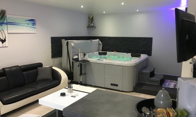 Lalande-Grand Selve Apartment | Unwind at Appart&Spa: Rated 9.3 with Pool & Hot Tub