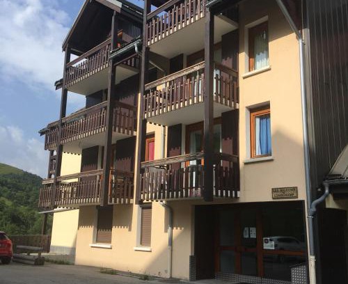 Saint-Francois-Longchamp Apartment | Relax at Appart st François Longchamp with Oceanfront Views