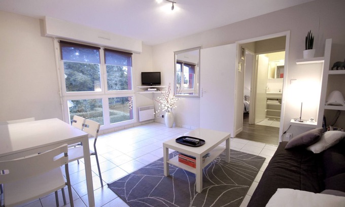 Saint-Servan Apartment | Cozy T2 Apartment in St Malo Center, Steps from the Sea
