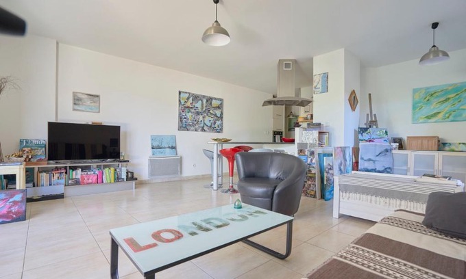 La Ciotat Apartment | Elegant T3 Apartment with Ocean View and Pet-Friendly Amenities