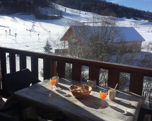 Ancelle Apartment | Sunny Apartment for 5-6 at the Foot of Ski Slopes