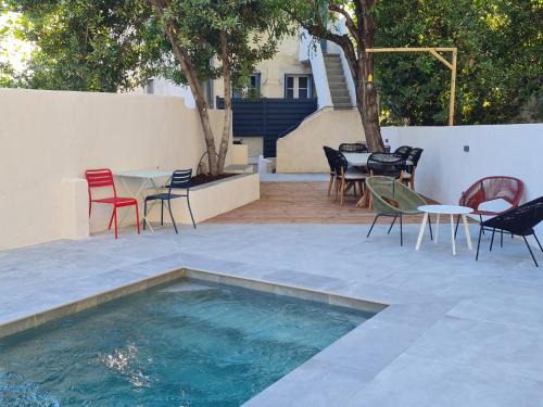 Villeneuve-les-Avignon Apartment | Pet-Friendly Appart Villa Magnolia with Pool and Ocean Views
