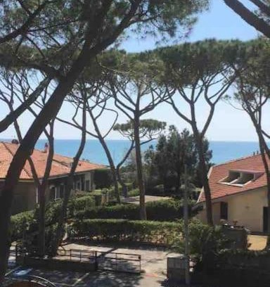 Castiglione della Pescaia Apartment | Seaside Apartment with Garden, Parking & High Guest Rating
