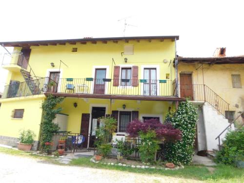 Castelletto Sopra Ticino Apartment | Elegant Apartment on Beautiful Lake Maggiore - Pet Friendly