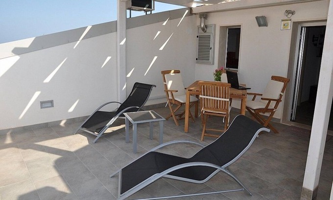 Punta Secca House | Odisseo C: Beachside Apartment with Free Wi-Fi & Breakfast