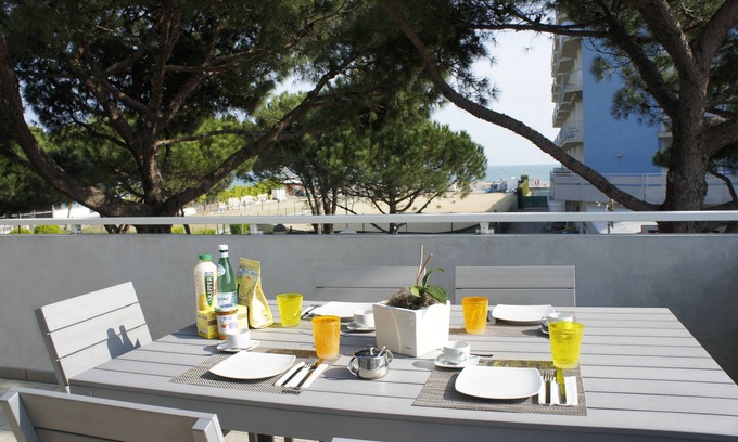 Jesolo House | Oceanfront Appartamenti Aquamarina with Spectacular Views