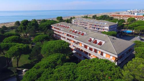 Bibione Lido dei Pini Apartment | Pet-Friendly Appartamenti Atollo with Private Beach Access