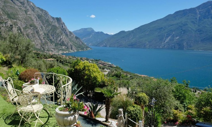 Limone sul Garda Apartment | Oceanfront Retreat at Appartamenti Casa Carlotta - Rated 9.4