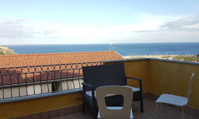 Castelsardo Apartment | Oceanfront Appartamenti Castelsardo E Lu Bagnu Retreat