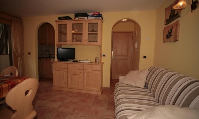 Campitello di Fassa Apartment | Deluxe Appartamenti Cercenà: Family-Friendly Retreat