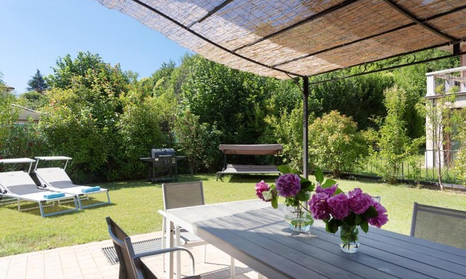 Roe Volciano Apartment | Scenic Corte Dei Cipressi Apartments with Ocean View