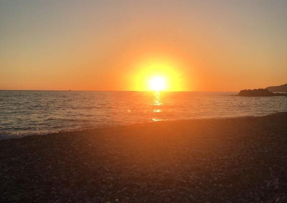 Cetraro Apartment | Oceanfront Appartamenti Don Guglie' with Pet-Friendly Comfort