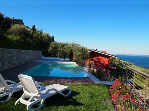 Frader Apartment | Oceanfront Appartamenti Gianni with Pool & Family-Friendly Perks