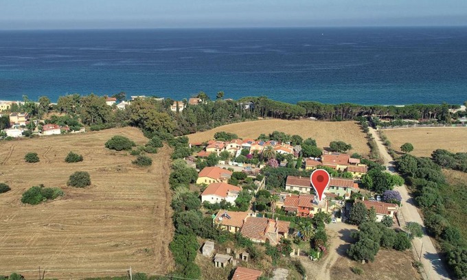 Torre di Bari House | Cozy Casa Janas: Pet-Friendly Ocean View Retreat