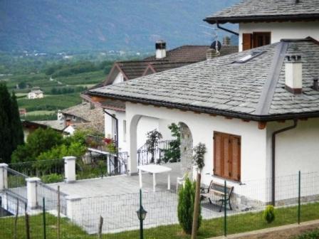 Bianzone Apartment | Villa Isabella: Family-Friendly Retreat with Hot Tub Access