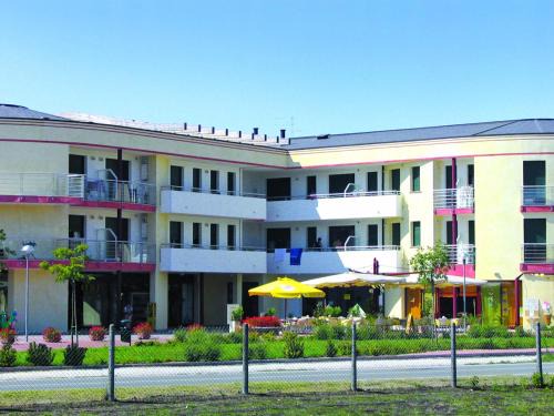 San Briccio Apartment | Cozy Appartamenti Joker Vallenova with Oceanfront Bliss
