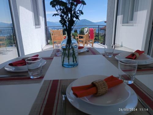Levo Apartment | Exceptional Appartamenti Luna - Oceanfront Stresa Getaway
