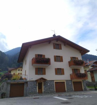 Pellizzano Apartment | Family-Friendly Appartamenti Meoti with 9.5/10 Guest Rating