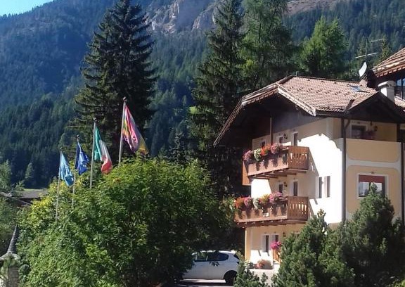 Campitello di Fassa Apartment | Discover Appartamenti Riz Claudio: Child-Friendly Retreat