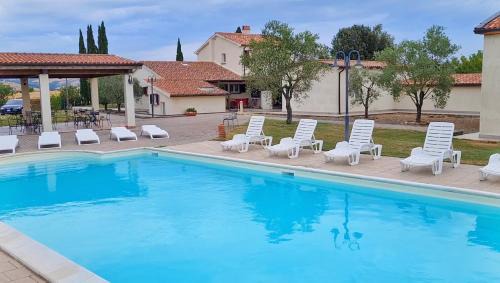 Piancastagnaio Apartment | Pet-Friendly Appartamenti San Giuseppe with Ocean Views