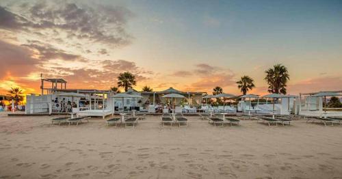Poetto Apartment | Beachfront Apartments at Poetto with Ocean Views