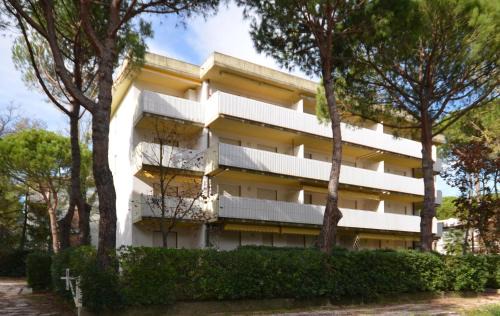 Lignano Riviera Apartment | Beachfront Getaway at Appartamenti Verdemare - 8/10 Rated