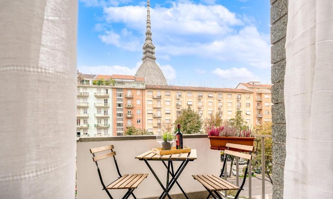 Vanchiglia Apartment | Vista Mole Centro: 4-Star Suites with Fast WiFi & Pet-Friendly