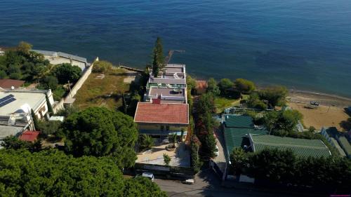 Casteldaccia Apartment | Relaxing Oceanfront Apartment for 23 in Villa Francesca