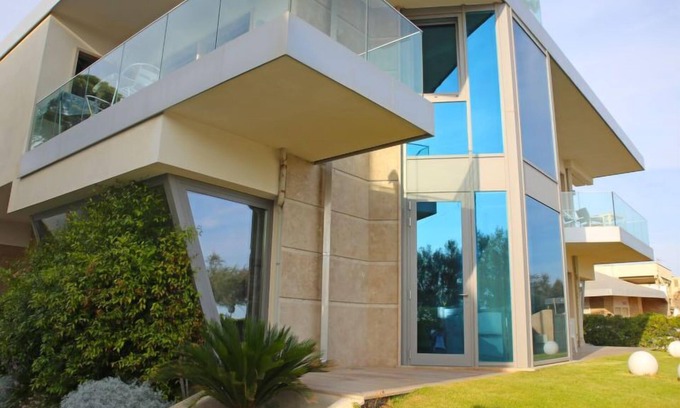 Terracina Apartment | Oceanfront Appartamento 3 with Pool and Spa Amenities