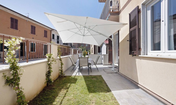 Fiumaretta Apartment | Beachside Appartamento 4 with Wi-Fi & Lovely Garden