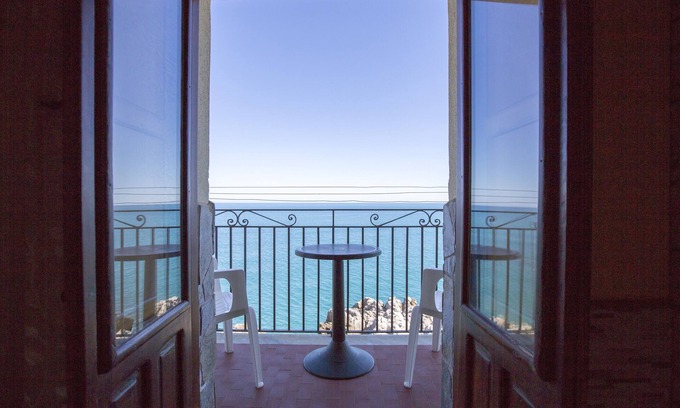 Old Town Apartment | Oceanfront Appartamento a Bordo Mare: Guest Rated 9.8